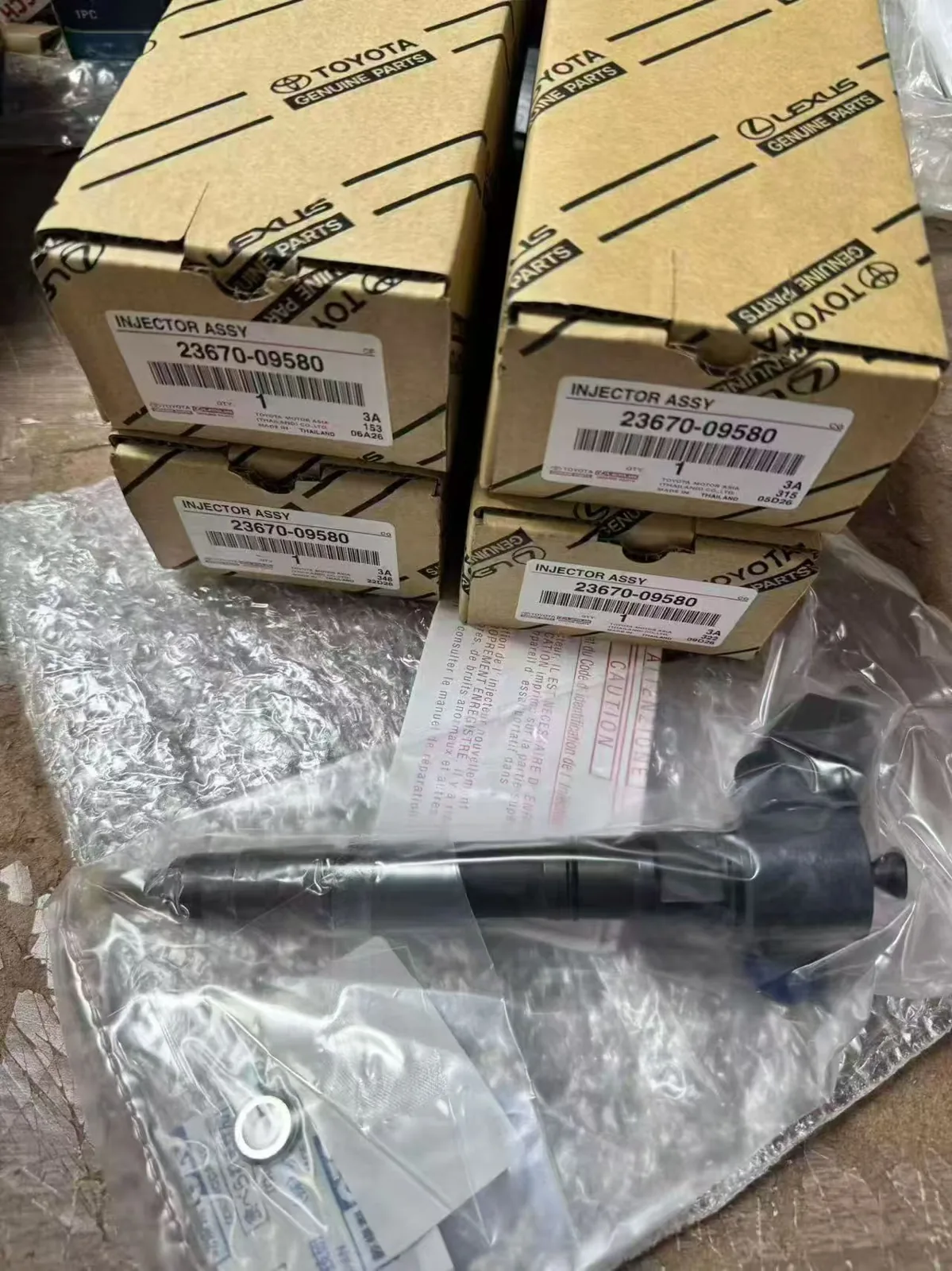 Toyota Lexus branded injector assembly packages marked 23670-09580 and injector component